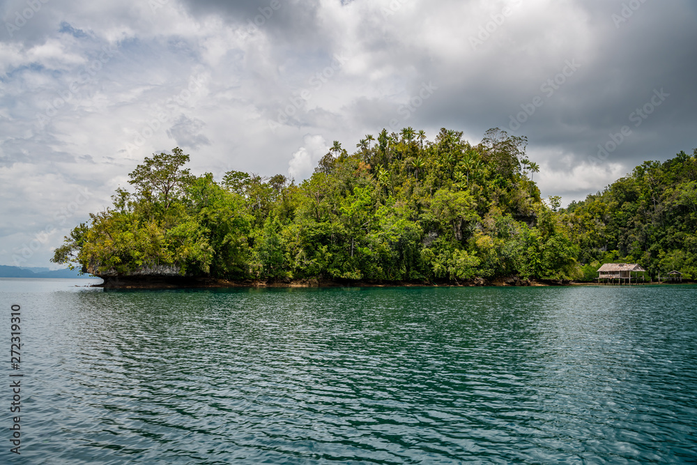 Waigeo, Kri, Mushroom Island, group of small islands in shallow blue lagoon water, Raja Ampat, West Papua, Indonesia Waigeo, Kri, Mushroom Island, group of small islands in shallow blue lagoon water, Raja Ampat, West Papua, Indonesia