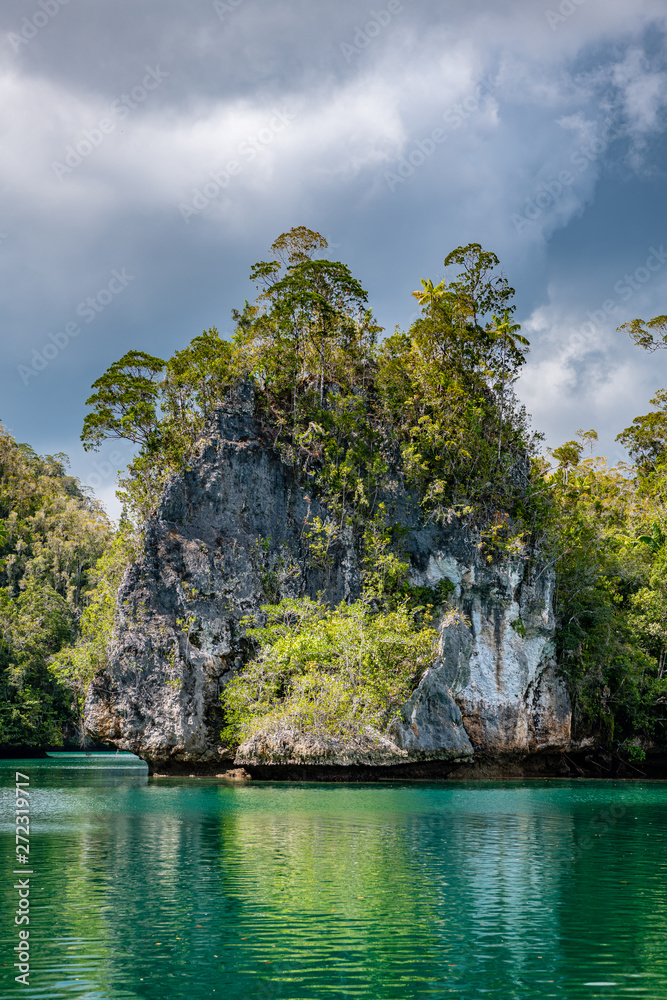 Waigeo, Kri, Mushroom Island, group of small islands in shallow blue lagoon water, Raja Ampat, West Papua, Indonesia Waigeo, Kri, Mushroom Island, group of small islands in shallow blue lagoon water, Raja Ampat, West Papua, Indonesia