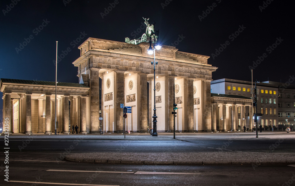 brandenburg gate by night, berlin brandenburg gate by night, berlin