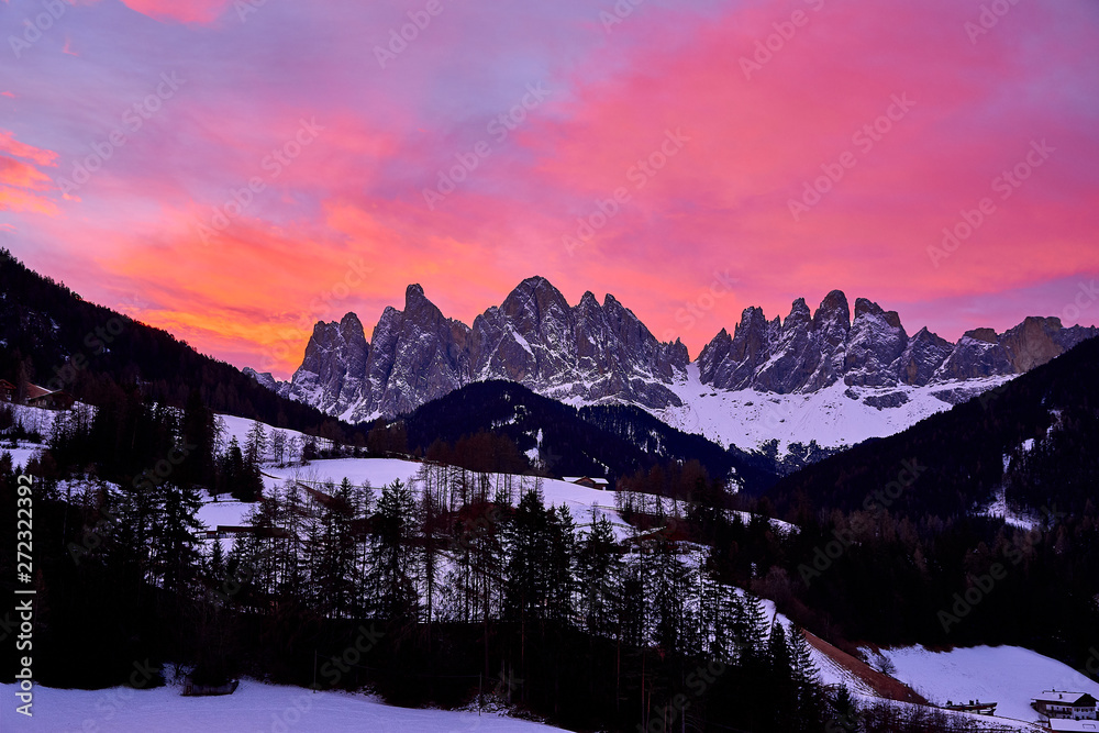 Fototapeta premium sunset on puez odle national park, dolomites, italy
