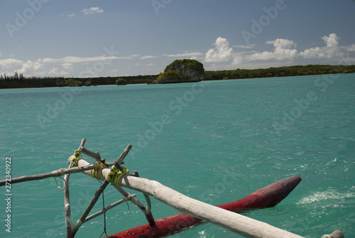 Nouvelle-Calédonie, Île des Pins - Traversée de la Baie d'Upi en pirogue traditionnelle