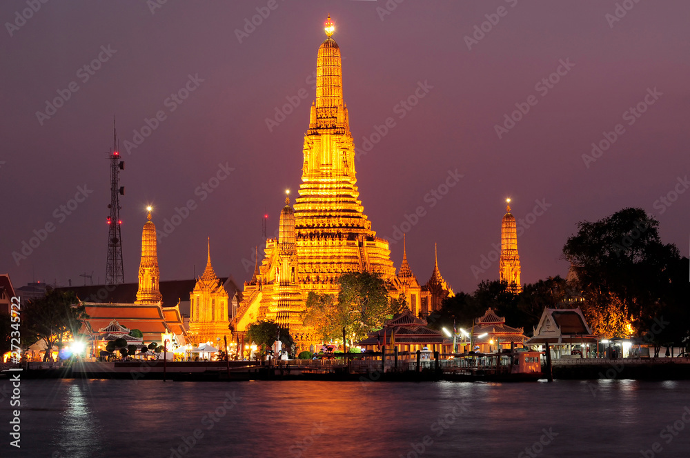 Fototapeta premium Wat Arun Twilight