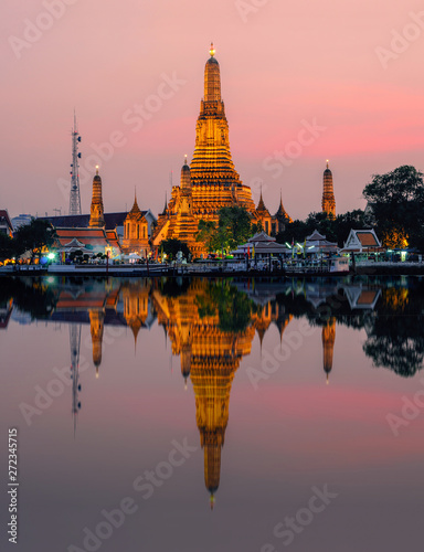 Photography Wat Arun reflection
