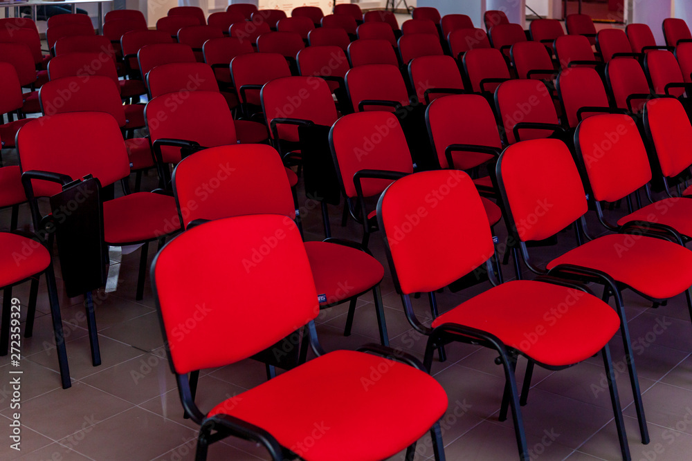 Naklejka premium Conference room with a red stage and chairs