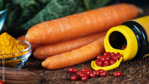 Tableau sur toile Beta Carotene Supplement Pills and Vegetables
