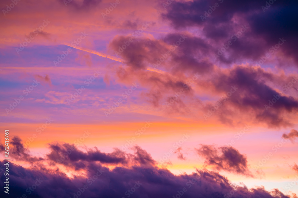 Fototapeta premium Dramatic sunset sky at colorful dusk