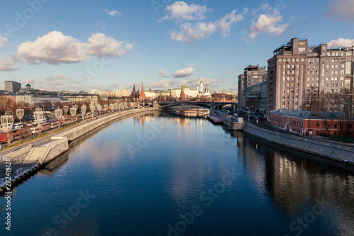 Moskva river and Kremlin view from the bridge © Dmitrii