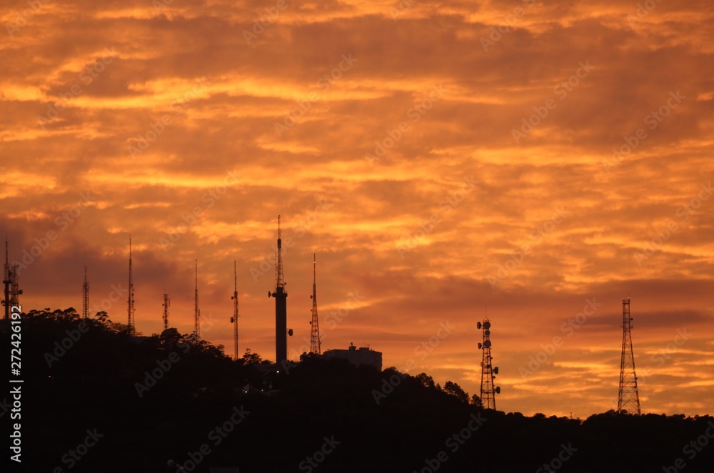 Nascer do sol no Morro da Cruz, cidade de Florianópolis, estado de Santa Catarina, Brasil