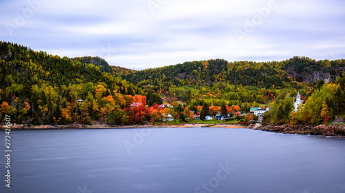 Billede på lærred Lake view of the Sainte Rose du Nord village in Quebec