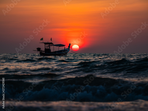 Long tail boat in Thailand © Netfalls