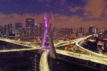 Fototapete Brasilien Estaiada Brücke São Paulo bei Nacht  © bydronevideos