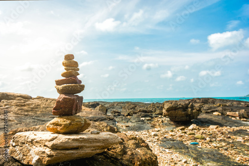 The stones lay together in layers.