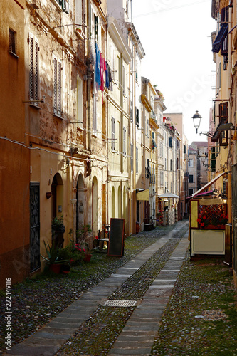Sardinien Alghero Gasse in der Altstadt