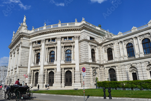 Wien - Burgtheater, Seitenansicht