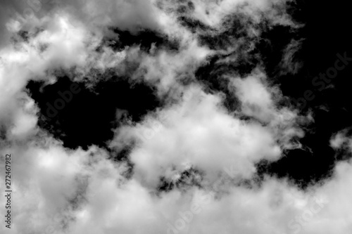 Biała chmura, puszyste tekstury, streszczenie, na białym na czarnym tle