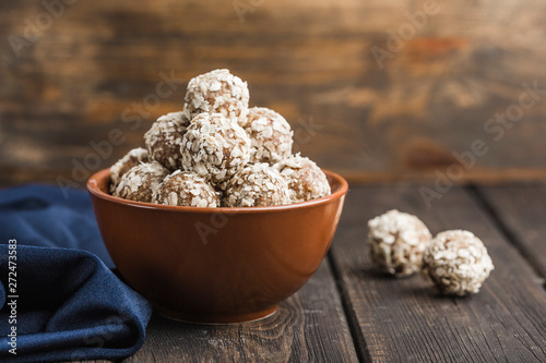 Energy balls of nuts oats and dates