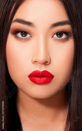 Markeret tack Kro Zdjęcie Stock: Beautiful asia Woman with Brown Makeup on the Eyelids.  Close-up. Plump red Lips. Portrait. Showcasing Healthy smooth Skin and  perfect Makeup. Beauty. Lip Make-up. - Image . | Adobe Stock