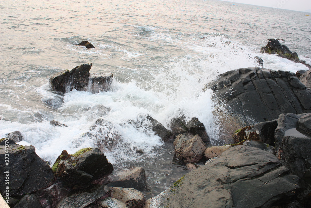 Olas chocando en rocas Olas chocando en rocas