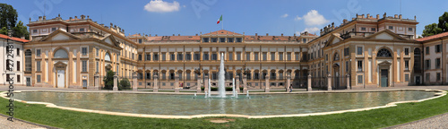 villa reale con fontana e bandiera italiana a monza in italia, royal villa with fountain and italian flag in imonza city in italy 
