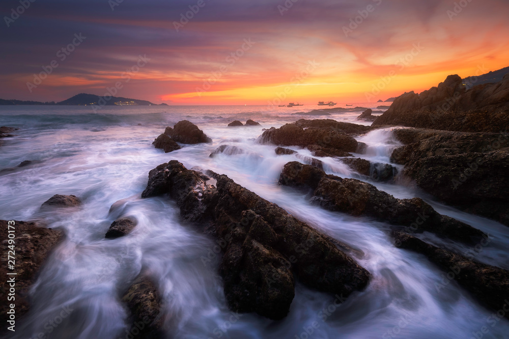 Obraz premium Sunset sea in Phuket, long exposure photography,beautiful sky