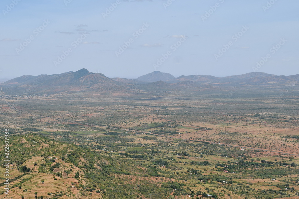 Obraz premium Beautiful mountain ranges in the panoramic arid landscapes of rural Kenya, Kilome Plains in Eastern Kenya