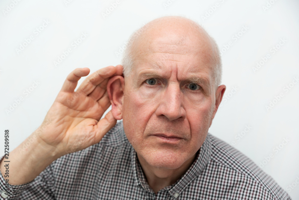 Obraz premium Senior suffering from deafness