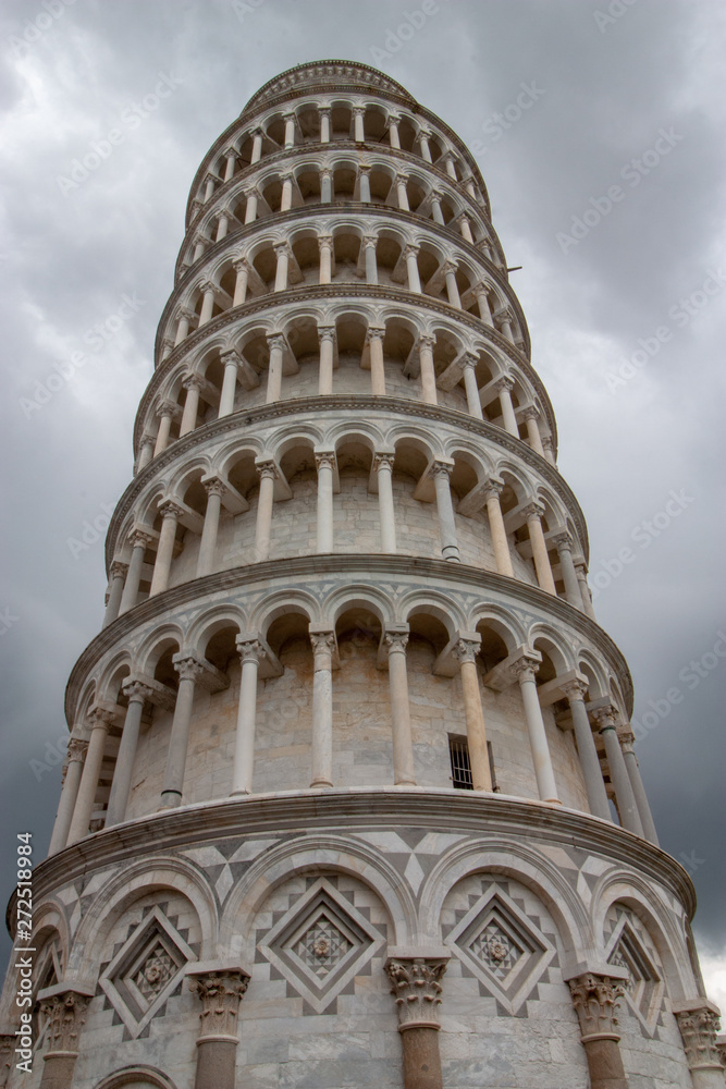 Wide shot of Leaning Tower of Pisa