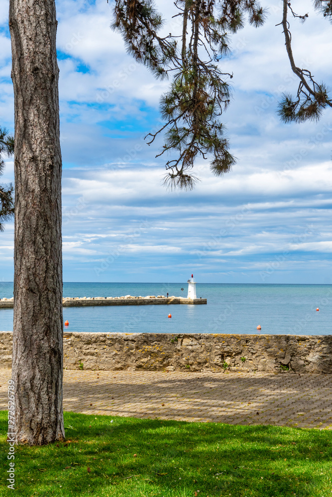 Hafenpromenade und Leuchtturm Novigrad, Istrien, Kroatien Hafenpromenade und Leuchtturm Novigrad, Istrien, Kroatien
