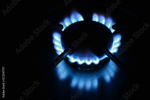 Fuegos encendidos de una hornilla de gas photo