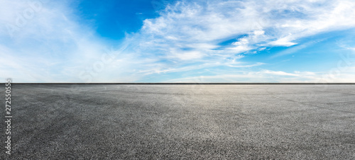 Empty asphalt race track and sky cloud landscape © ABCDstock