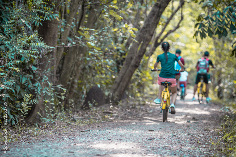Obraz premium Bang Kachao:May26,2019,atmosphere in park near Bangkok,with people visiting nature,cycling, couples,families with young children,friends group to relax during the holiday,area Bang Nam Phueng,Thailand