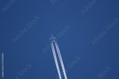 Contrail2 photo