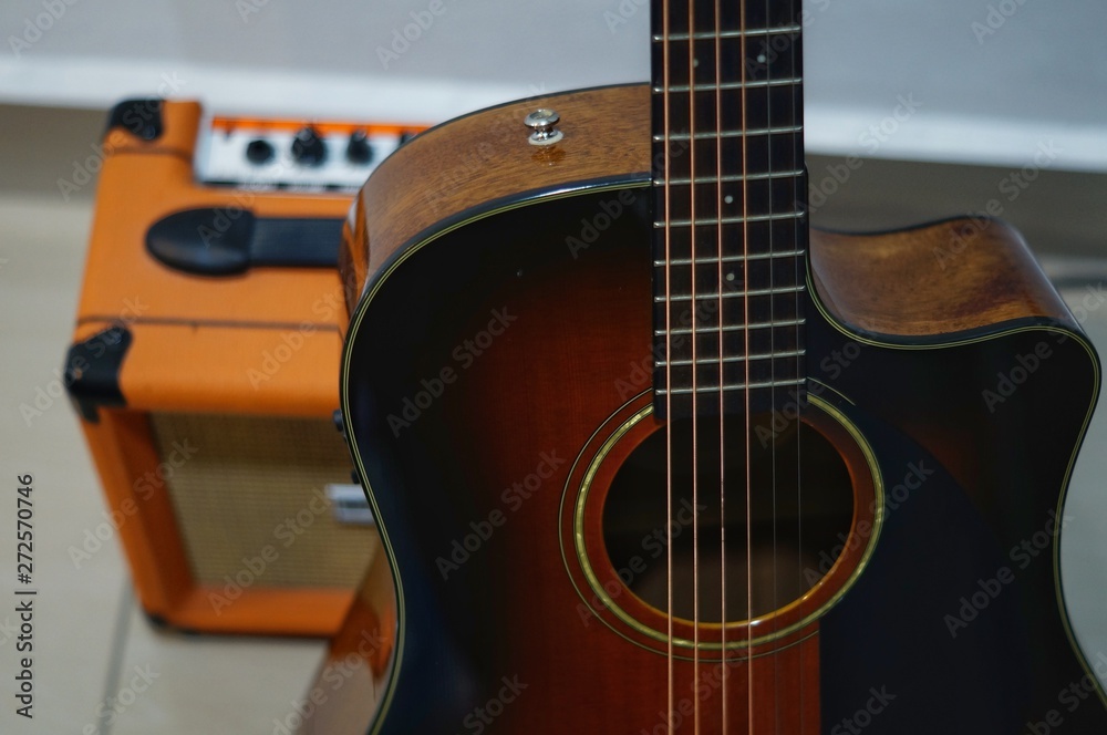 Fototapeta premium guitar and speacker on black background