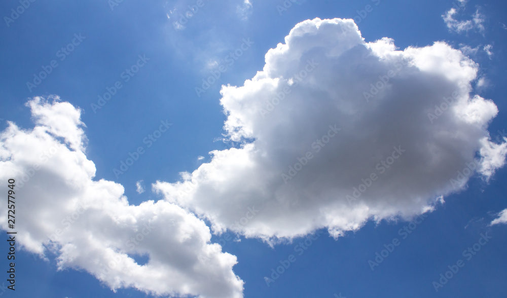 Obraz premium Beautiful view. Clouds and blue sky