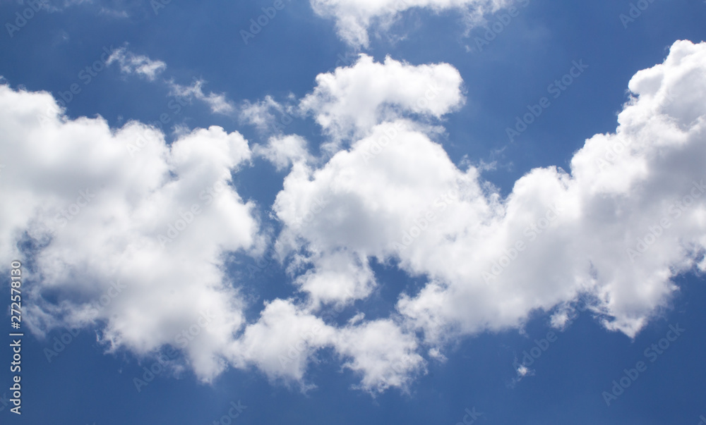 Obraz premium Beautiful view. Clouds and blue sky