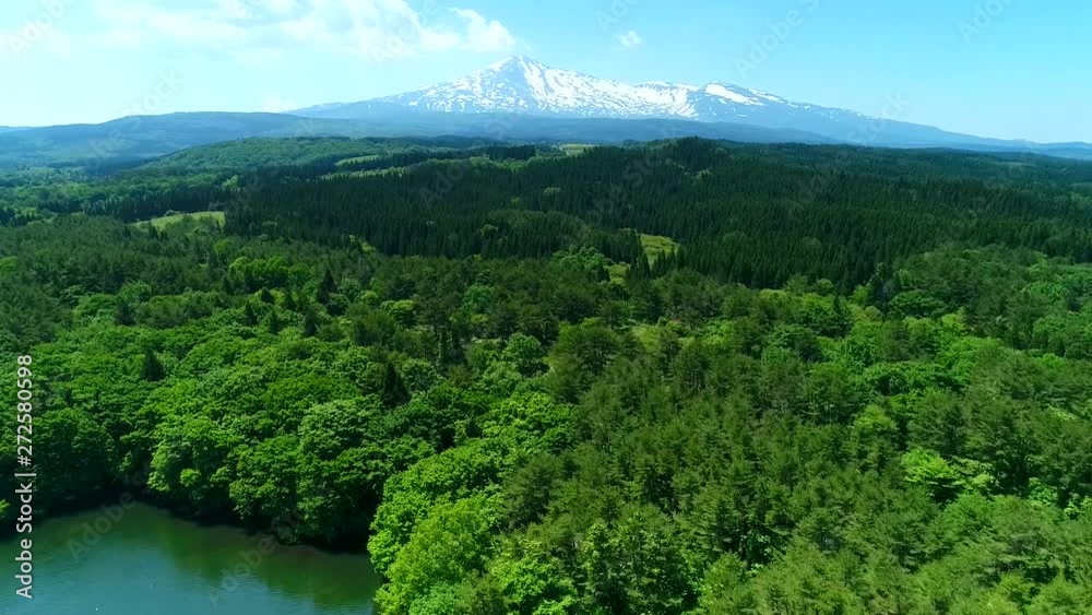 大谷地池と鳥海山空撮 大谷地池と鳥海山空撮