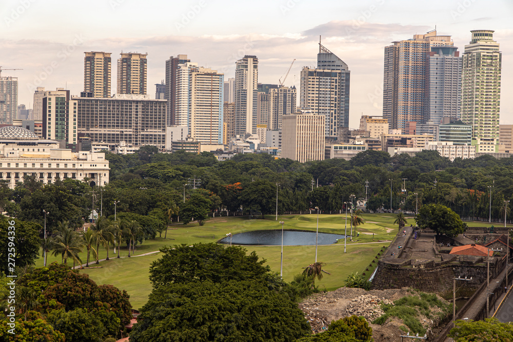 Fototapeta premium Manila cityscape from Intramuros