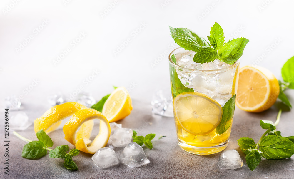 Homemade refreshing summer lemonade . - obrazy, fototapety, plakaty 