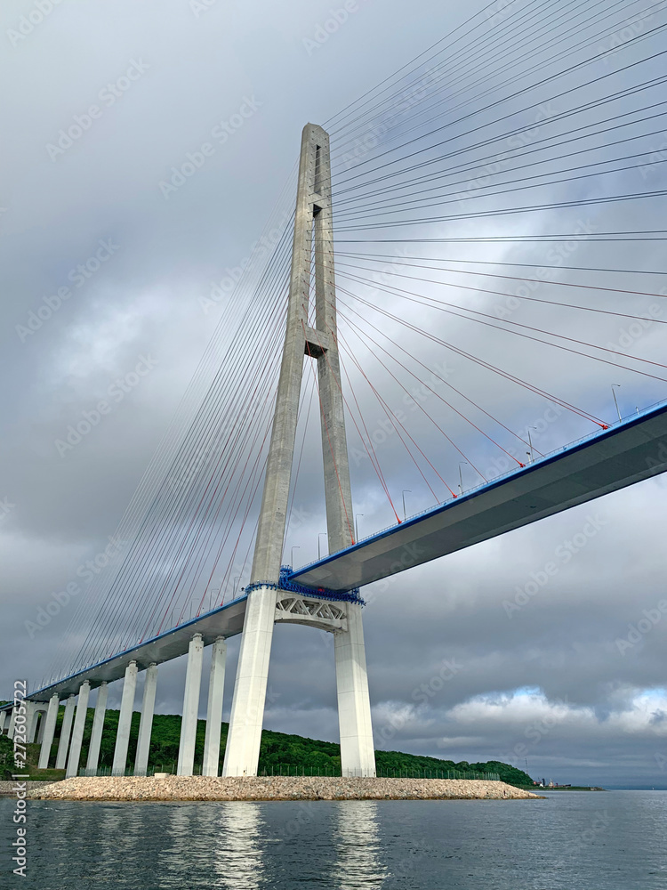 Fototapeta premium Russia, Vladivostok. Bridge to Russkiy island in cloudy summer day