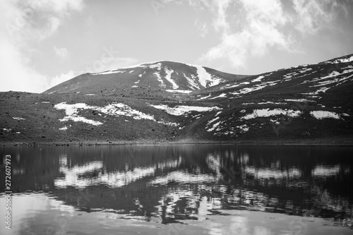 Reflejo lago Nevado de Toluca blanco y negro