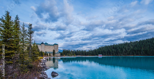 Fototapeta Naklejka Na Ścianę i Meble -  Beautiful Lake Louise in Banff National Park in the Rocky Mountains of Alberta Canada