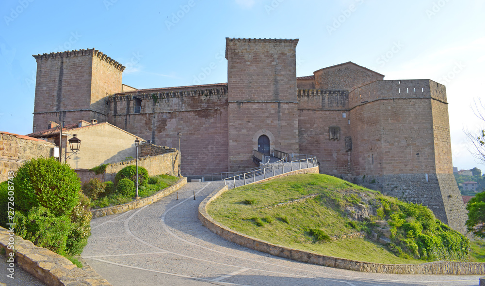   Castillo de Rubielos de Mora en Teruel España