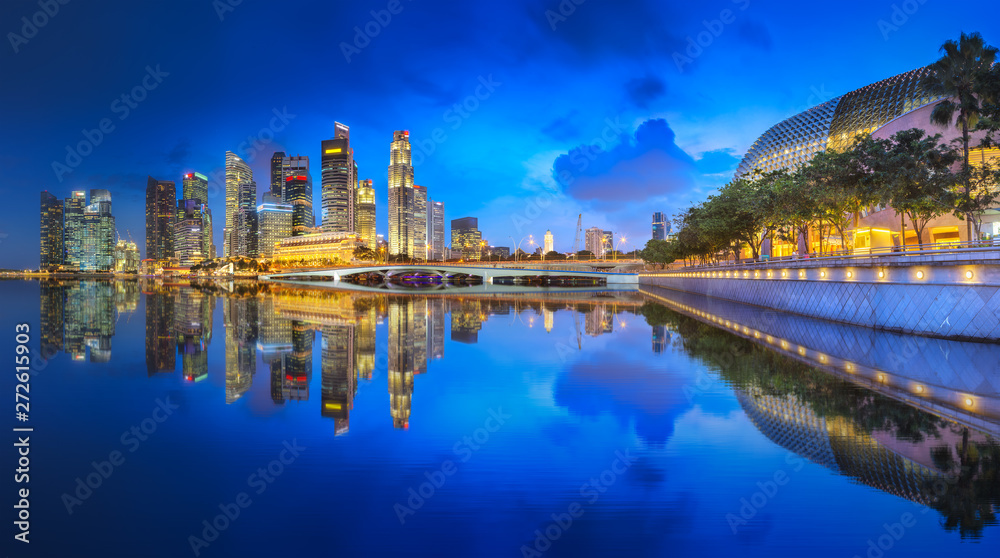Fototapeta premium Business district and Marina bay in Singapore