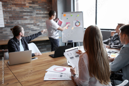 Tableau sur toile Colleagues during business meeting in office