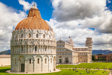 Fotobehang De scheve toren Baptisterium en kathedraal van Pisa  © Viliam
