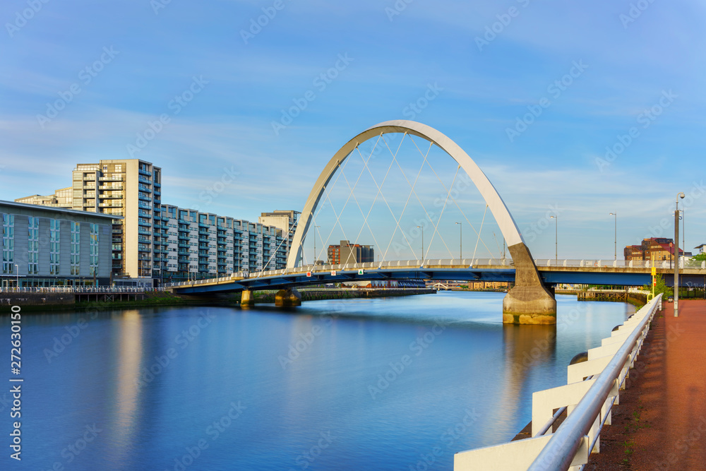 Fototapeta premium The Clyde Arc Bridge or the Squinty Bridge crossing the river Clyde In Glasgow , Scotland , UK
