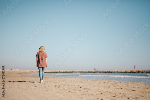 Obraz na płótnie Waling woman on the beach Valencia Spain w salonie