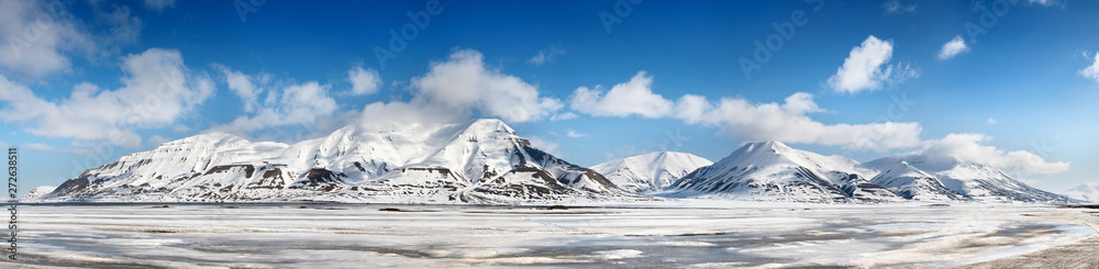 Panorama of the Isfjorden and mountains from Longyearbyen - obrazy, fototapety, plakaty 