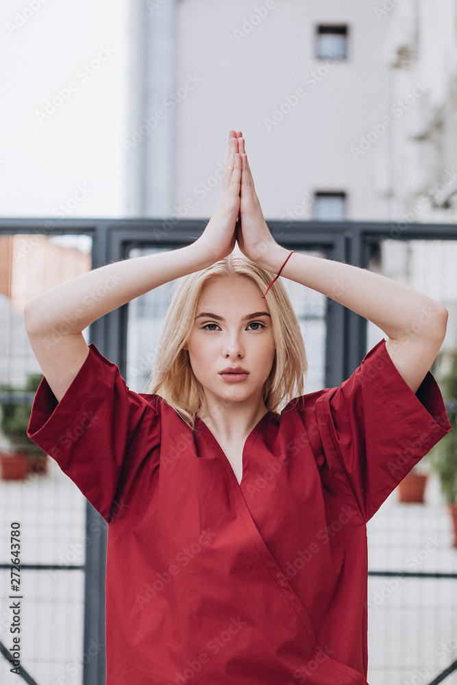 Young Girl Brunette Posing Street Photography Stock Photo 1250993341 |  Shutterstock