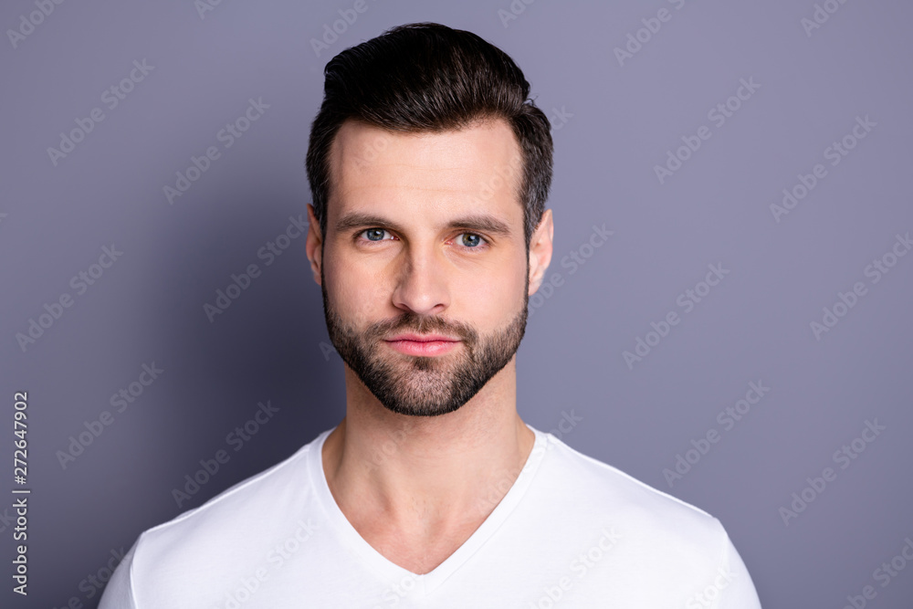 Obraz premium Close up photo amazing he him his macho perfect ideal appearance neat bristle easy-going reliable person look calm not talk tell speak say smile wear casual white t-shirt isolated grey background